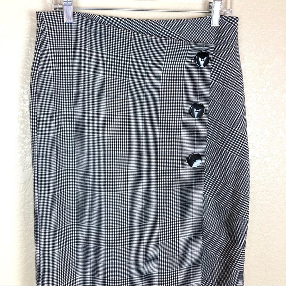 Nwot Zara Check Print Large Button Midi Skirt. - image 4
